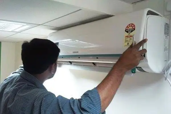 Gunakan Jasa Bongkar Pasang AC Kantor. Jangan pernah pasang AC sendirian