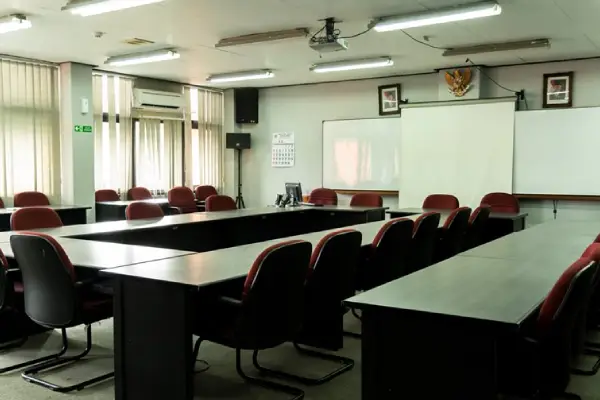 Jangan biarkan AC Aula Kampus Panas dan mengganggu kenyamanan para peserta yang hadir