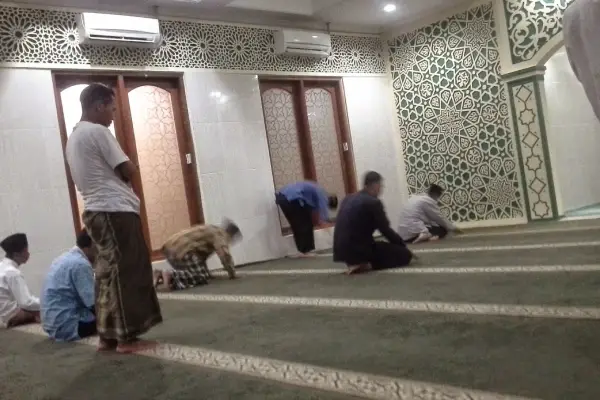 lakukan Service AC Masjid secara rutin agar ibadah tidak terganggu
